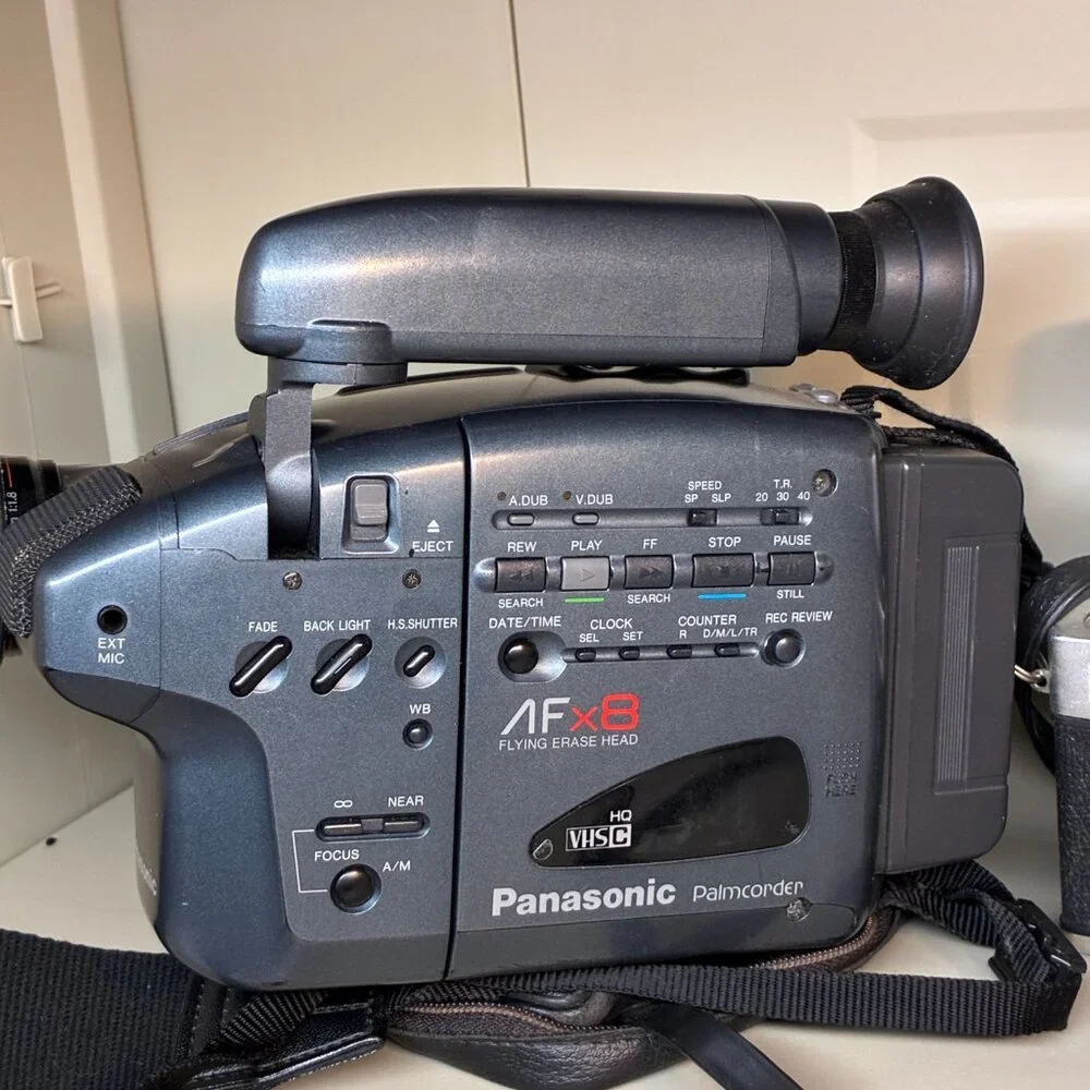 Camera Lot Bundle Sharp VL-H860U Camcorder Panasonic AF X8 YUNON DX-3 Instamatic